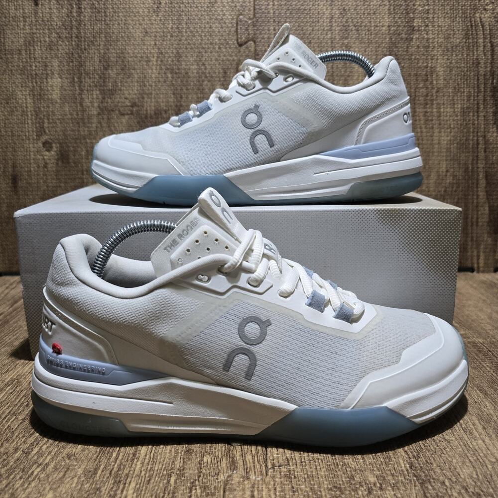 On The Roger Advantage Pro tennis shoes white chambray Size 8 Womens Tennis